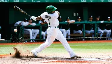 College outfielder commits Jose Canseco-like blunder as fly ball bounces off his head for improbable home run